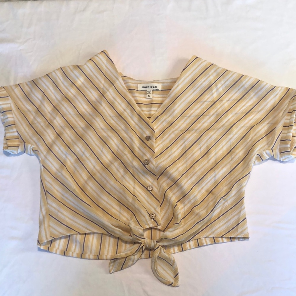 Yellow top, blue & white strips, ties at bottom.